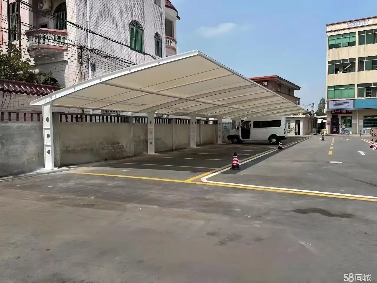 贵州黔南膜结构工程科普：山地多雨强紫外环境，停车棚选材别只看低价